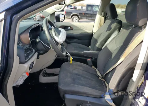 2017 Chrysler Pacifica Touring z USA, uszkodzony, nr VIN 2C4RC1DG7HR571823